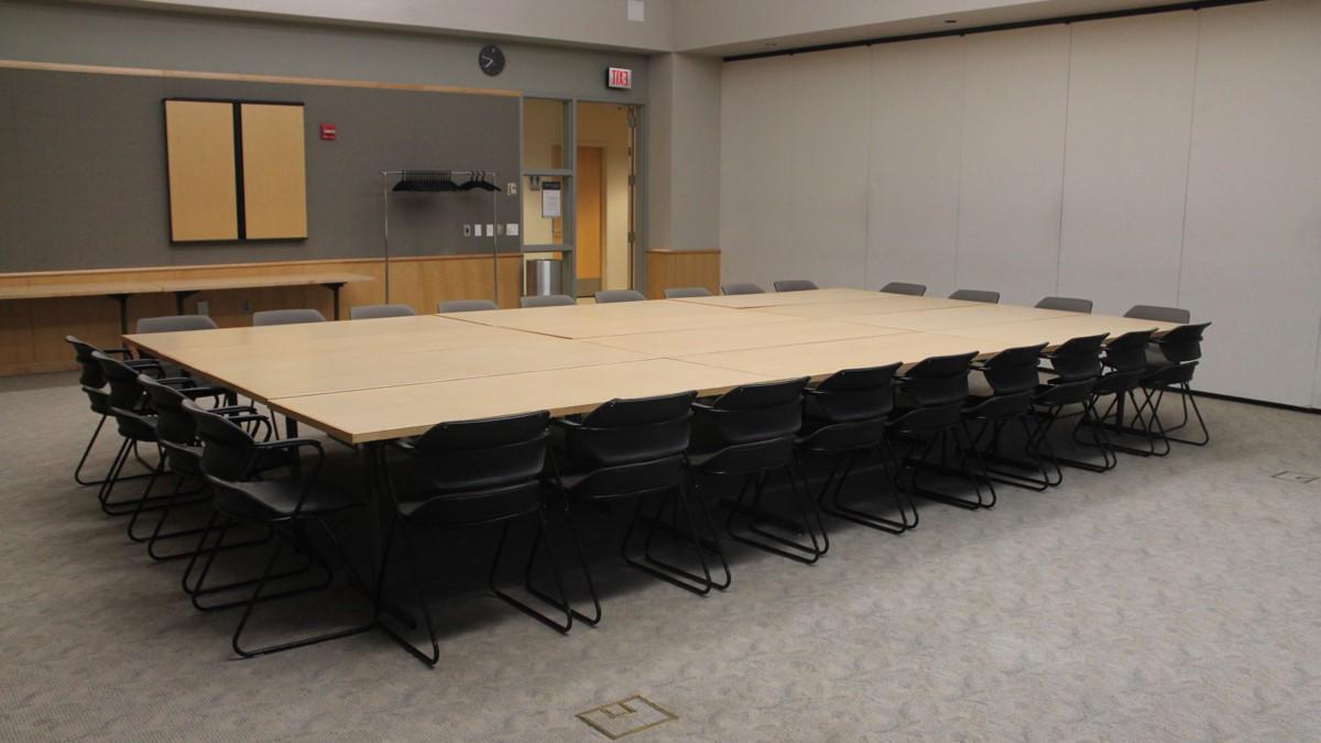 Aurora room in Solid Boardroom configuration